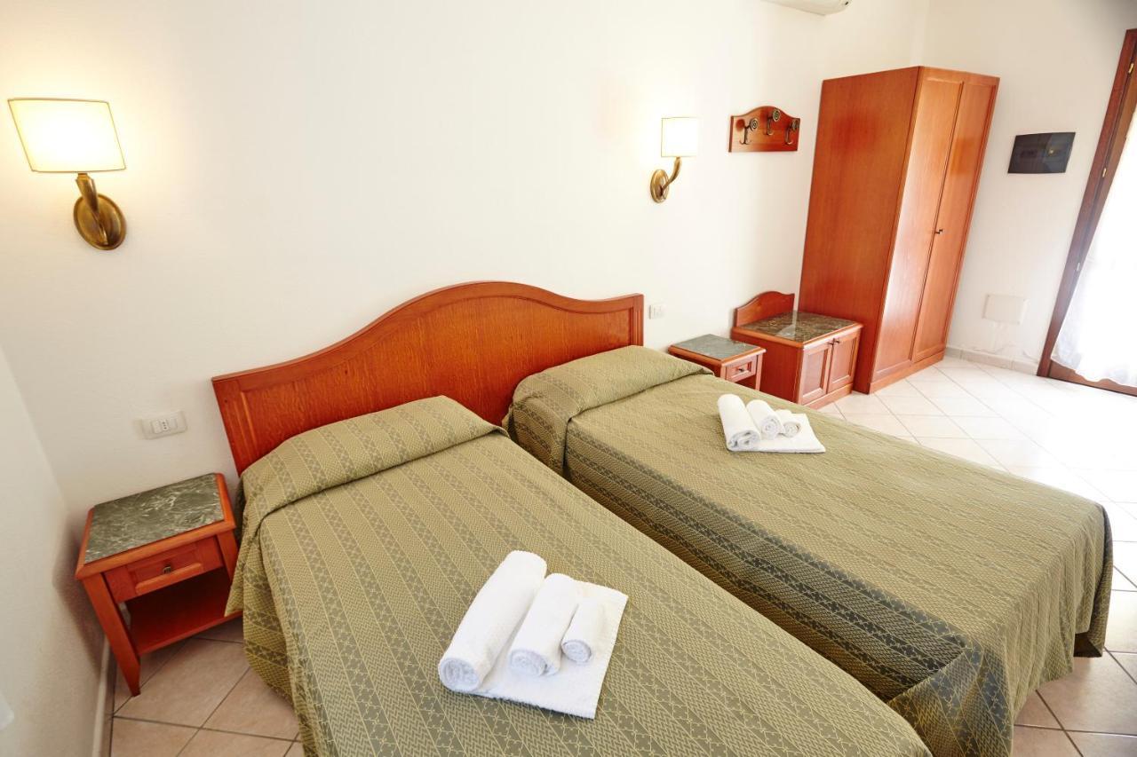 Hotel Cala Mirto Budoni Exteriör bild
