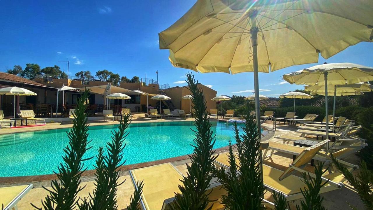 Hotel Cala Mirto Budoni Exteriör bild