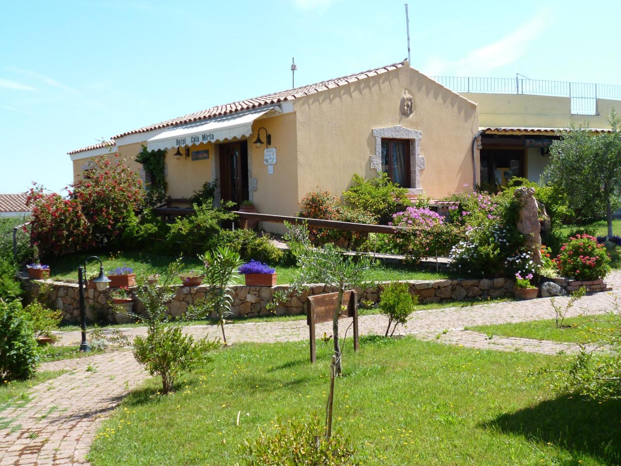 Hotel Cala Mirto Budoni Exteriör bild