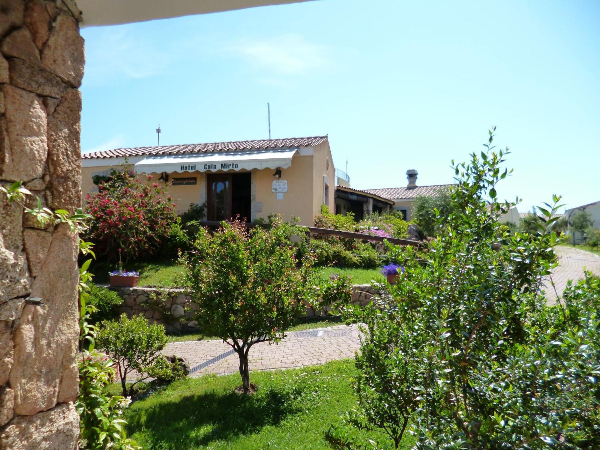 Hotel Cala Mirto Budoni Exteriör bild