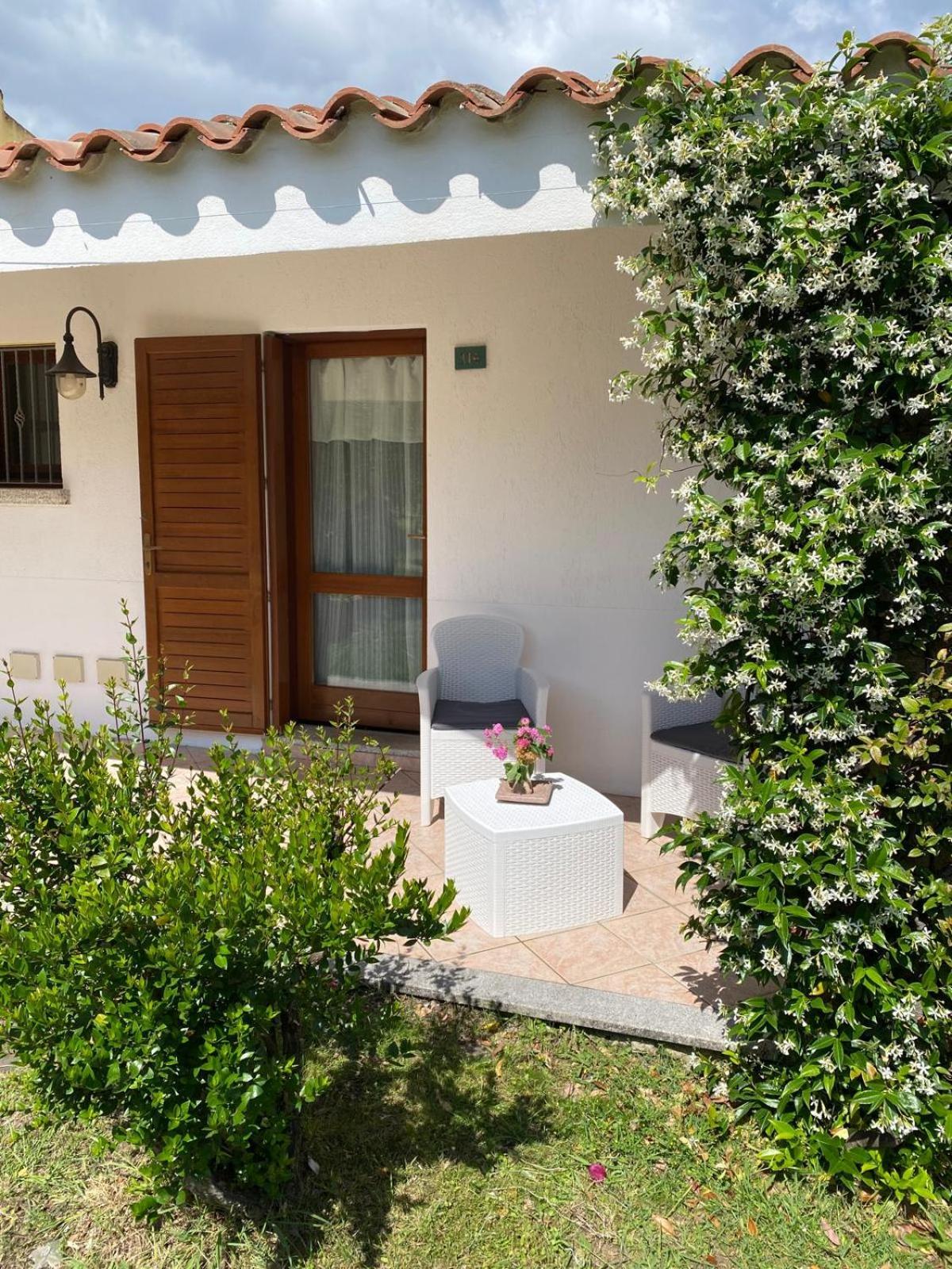 Hotel Cala Mirto Budoni Exteriör bild