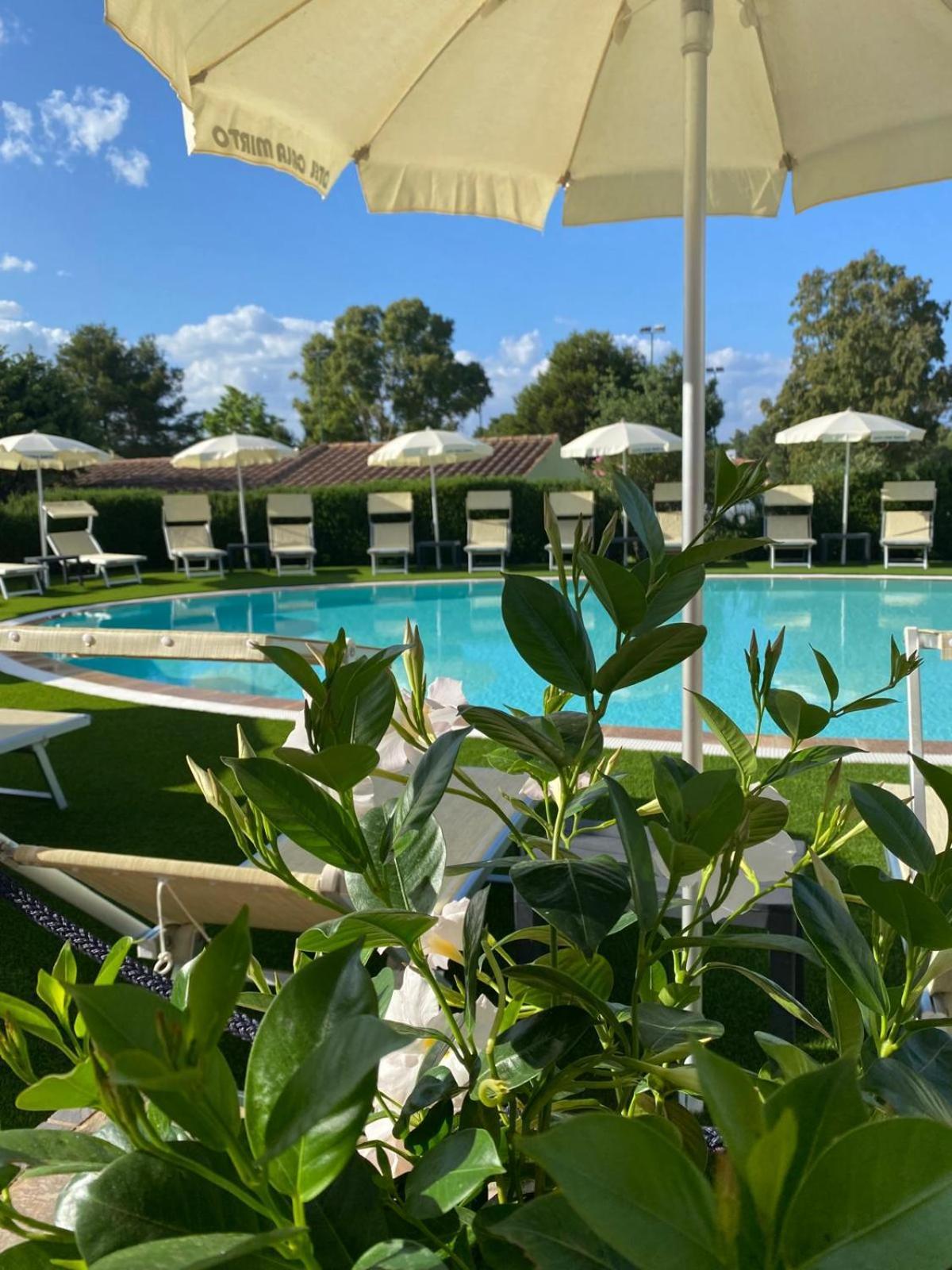 Hotel Cala Mirto Budoni Exteriör bild