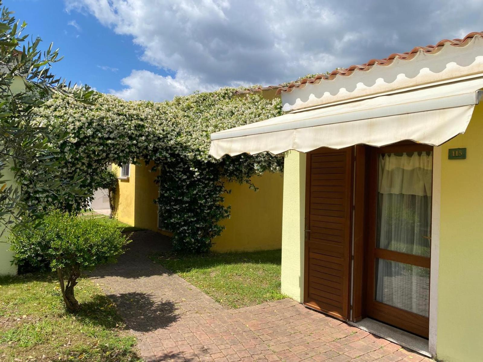 Hotel Cala Mirto Budoni Exteriör bild